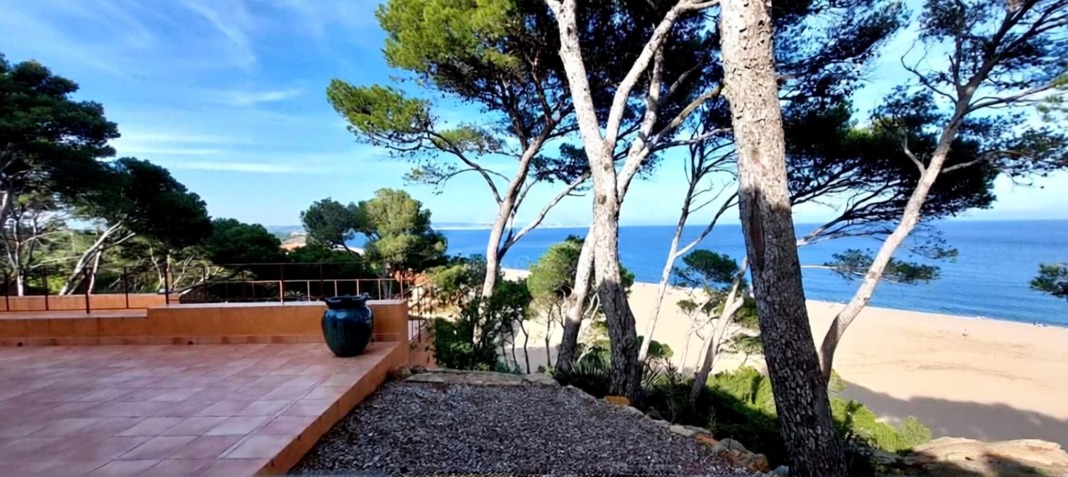 Apartamento à venda pé na areia em Begur