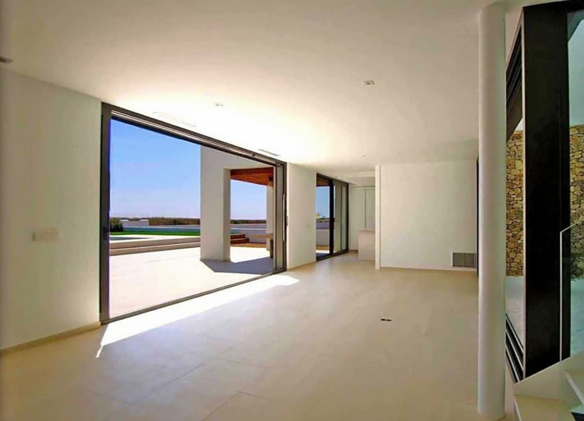 Chalet zum Verkauf mit direktem Strandzugang in Torroella de Montgrí — Wohnzimmer