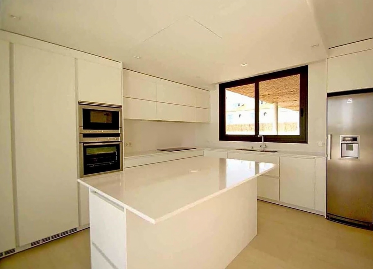 Chalet zum Verkauf mit direktem Strandzugang in Torroella de Montgrí — Küche