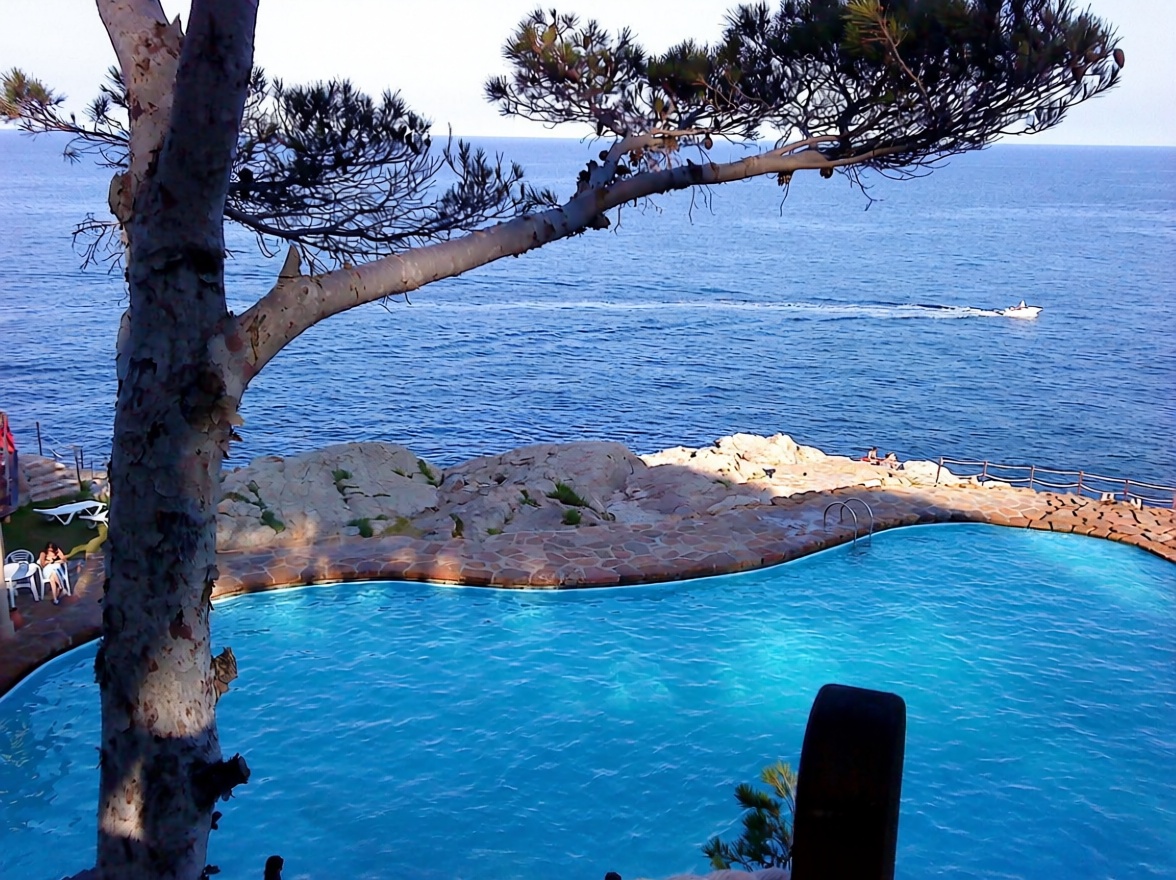 Appartement à vendre pieds dans l'eau à Begur — Piscine