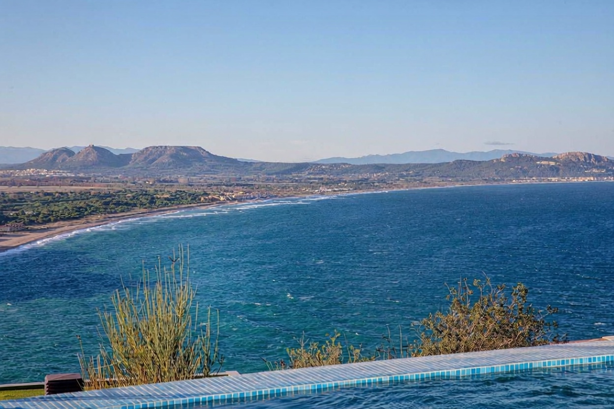 Chalé à venda com acesso direto à praia em Begur — Vista mar