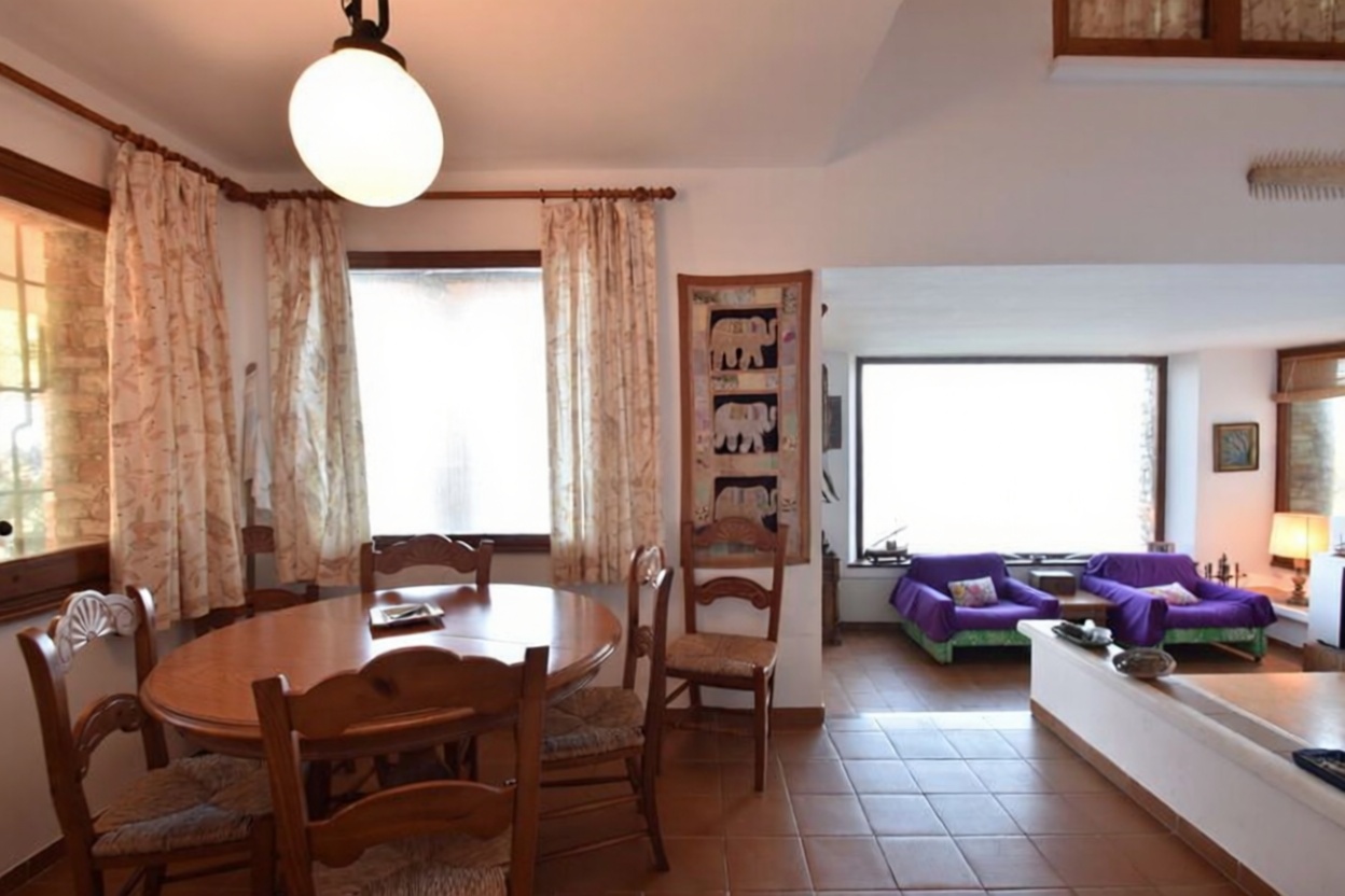 Chalet zum Verkauf mit direktem Strandzugang in Begur — Esszimmer