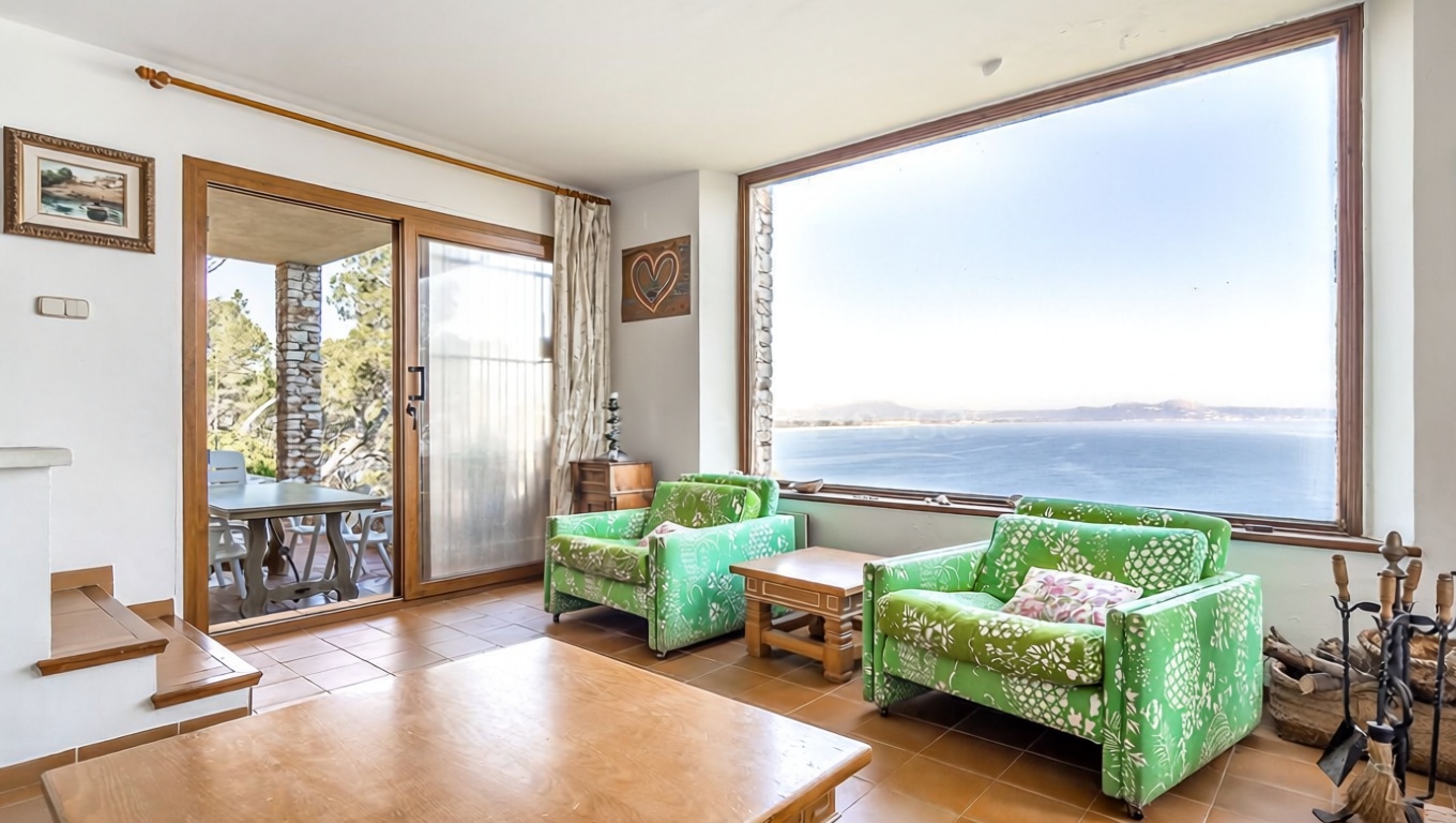 Chalet à vendre avec accès direct à la plage à Begur — Séjour