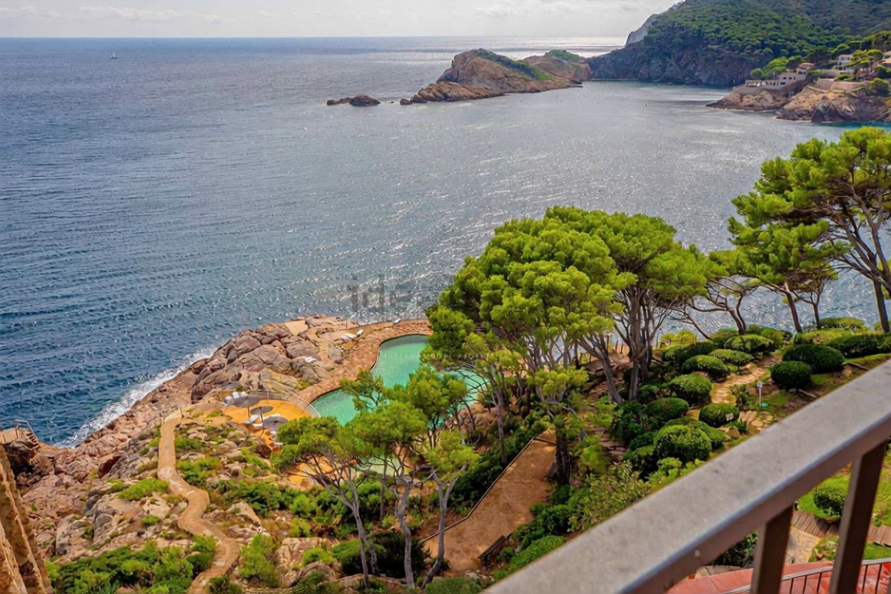 Дуплекс на продажу на первой линии пляжа в Begur — Морской вид