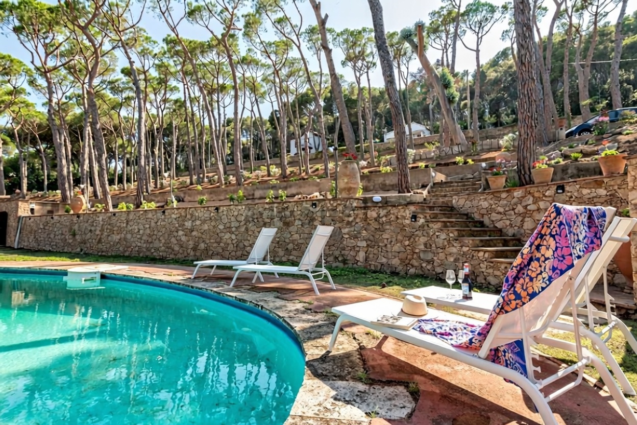 Chalet zum Verkauf mit direktem Strandzugang in Palafrugell — Wohnzimmer