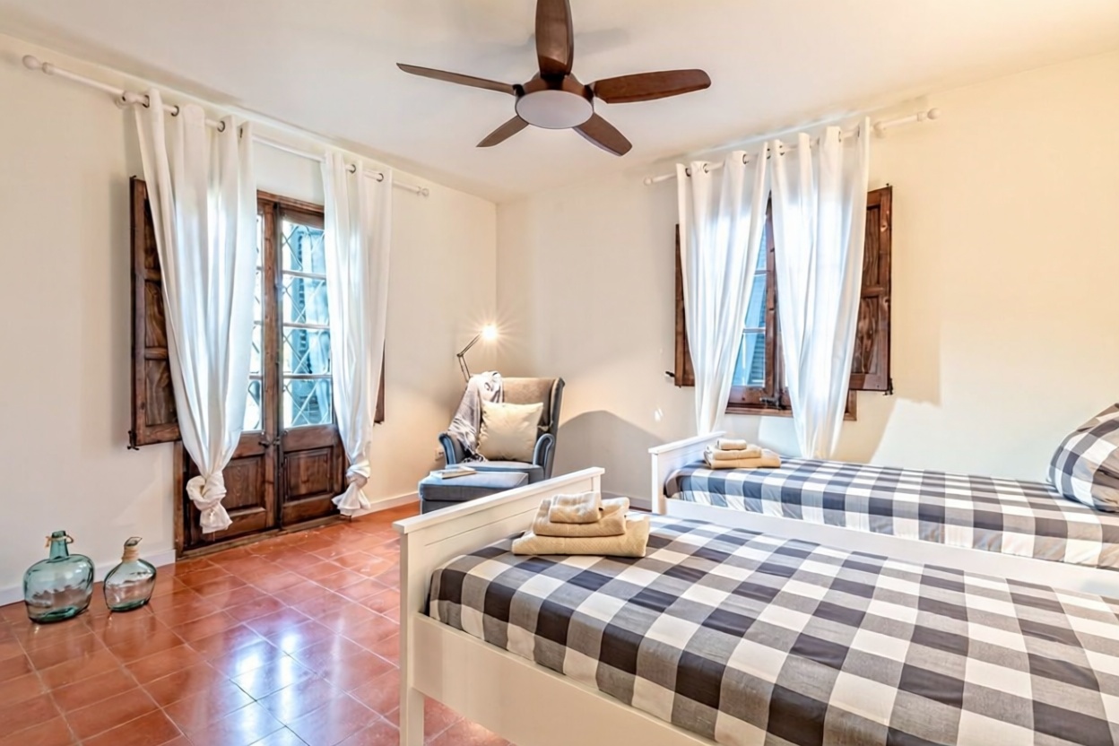 Chalet zum Verkauf mit direktem Strandzugang in Palafrugell — Bad