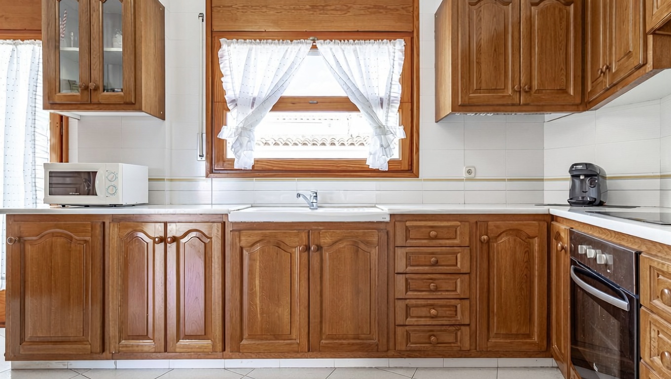 Chalet en venta con acceso directo a la playa en Calella — Cocina
