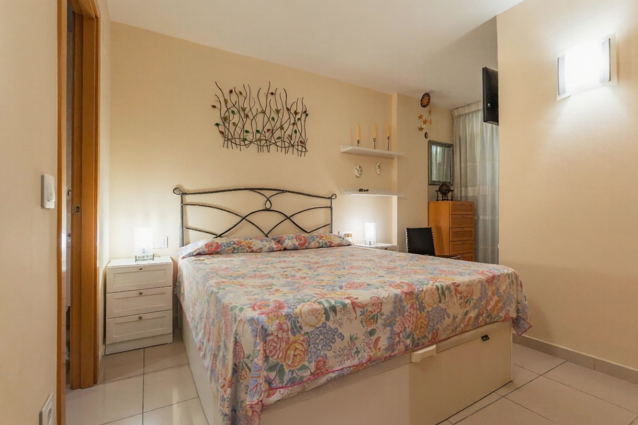 Flat for sale frontline beach in Palamós — Bedroom