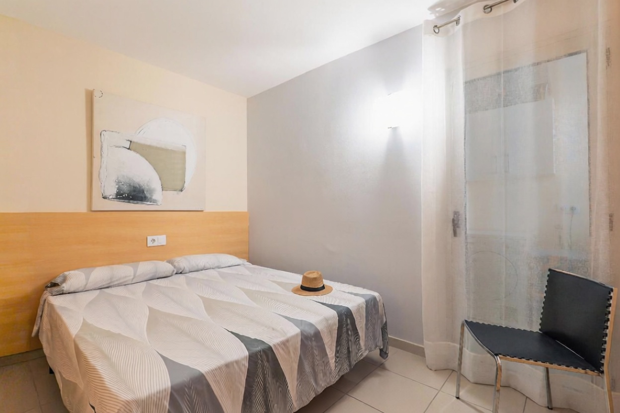 Flat for sale frontline beach in Palamós — Bedroom