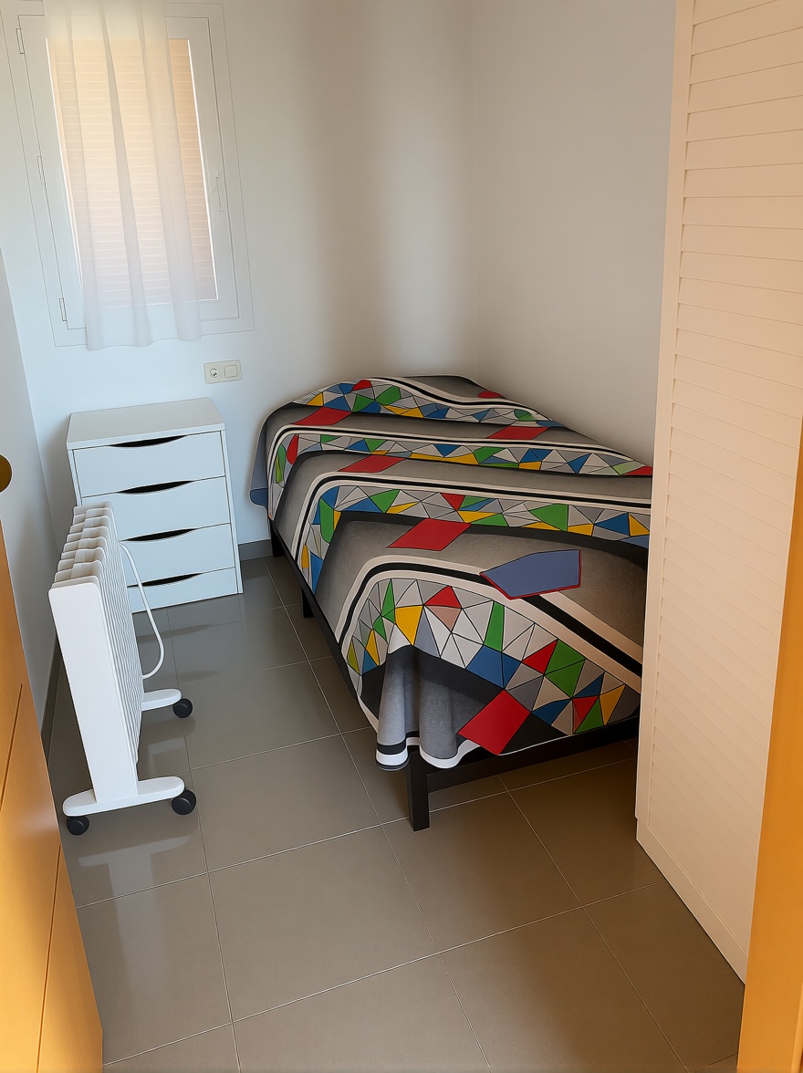 Grenier aménagé à vendre en première ligne de mer à Palamós — Chambre