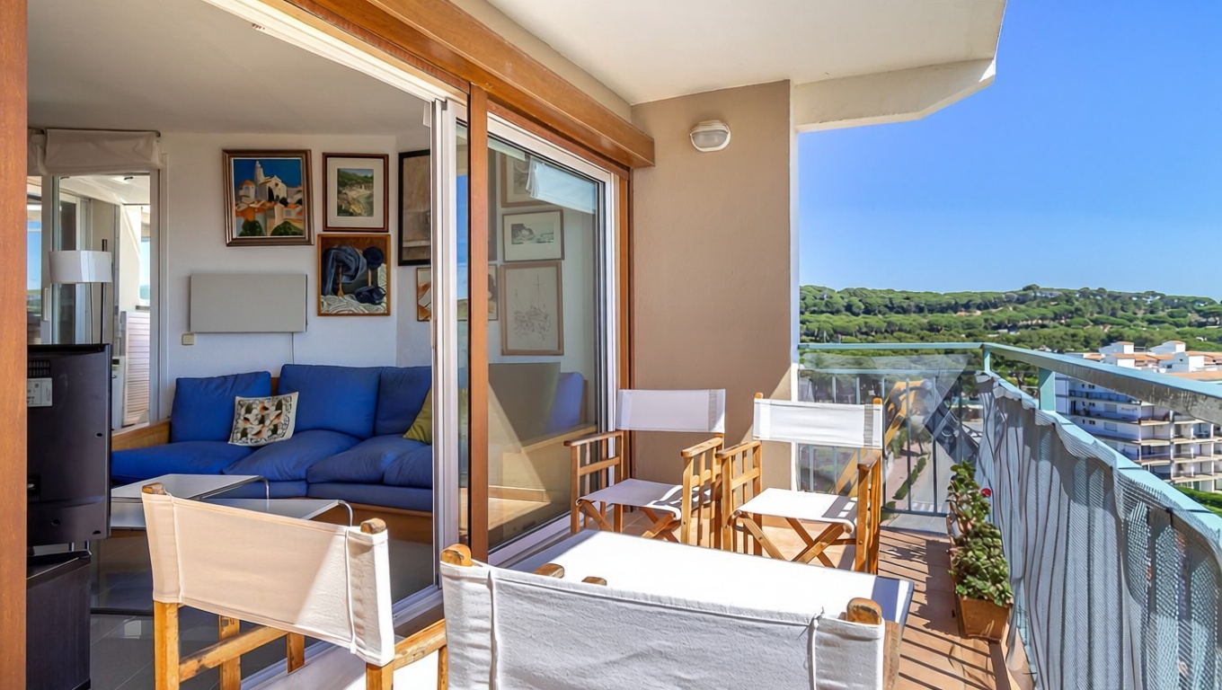 Grenier aménagé à vendre en première ligne de mer à Palamós — Séjour