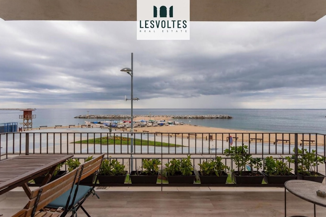 Квартира на продажу на первой линии пляжа в Sant Antoni de Calonge — Морская терраса