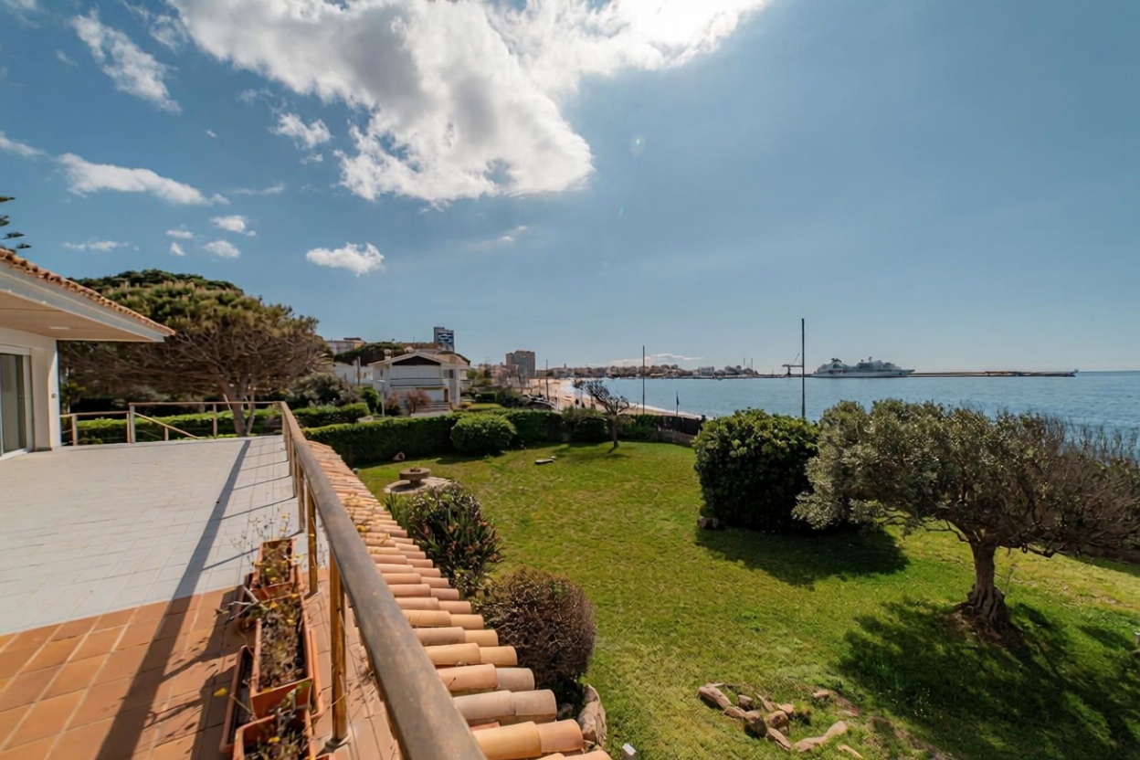 Chalet zum Verkauf mit direktem Strandzugang in Sant Antoni de Calonge