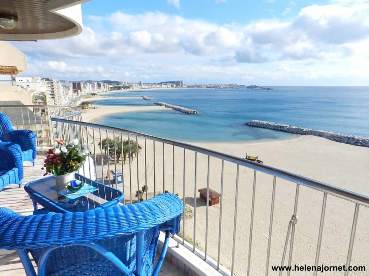 Duplexwohnung zum Verkauf in direkter Strandlage in Sant Antoni de Calonge