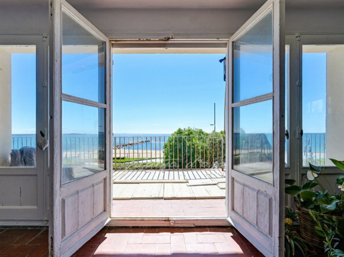 Chalet zum Verkauf mit direktem Strandzugang in Sant Antoni de Calonge