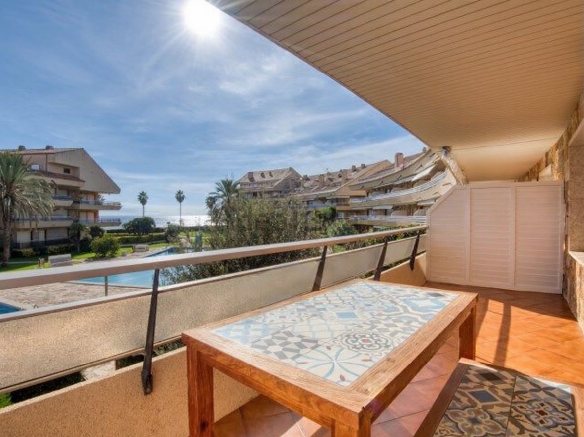 Dúplex en venta en primera línea de playa en Calonge