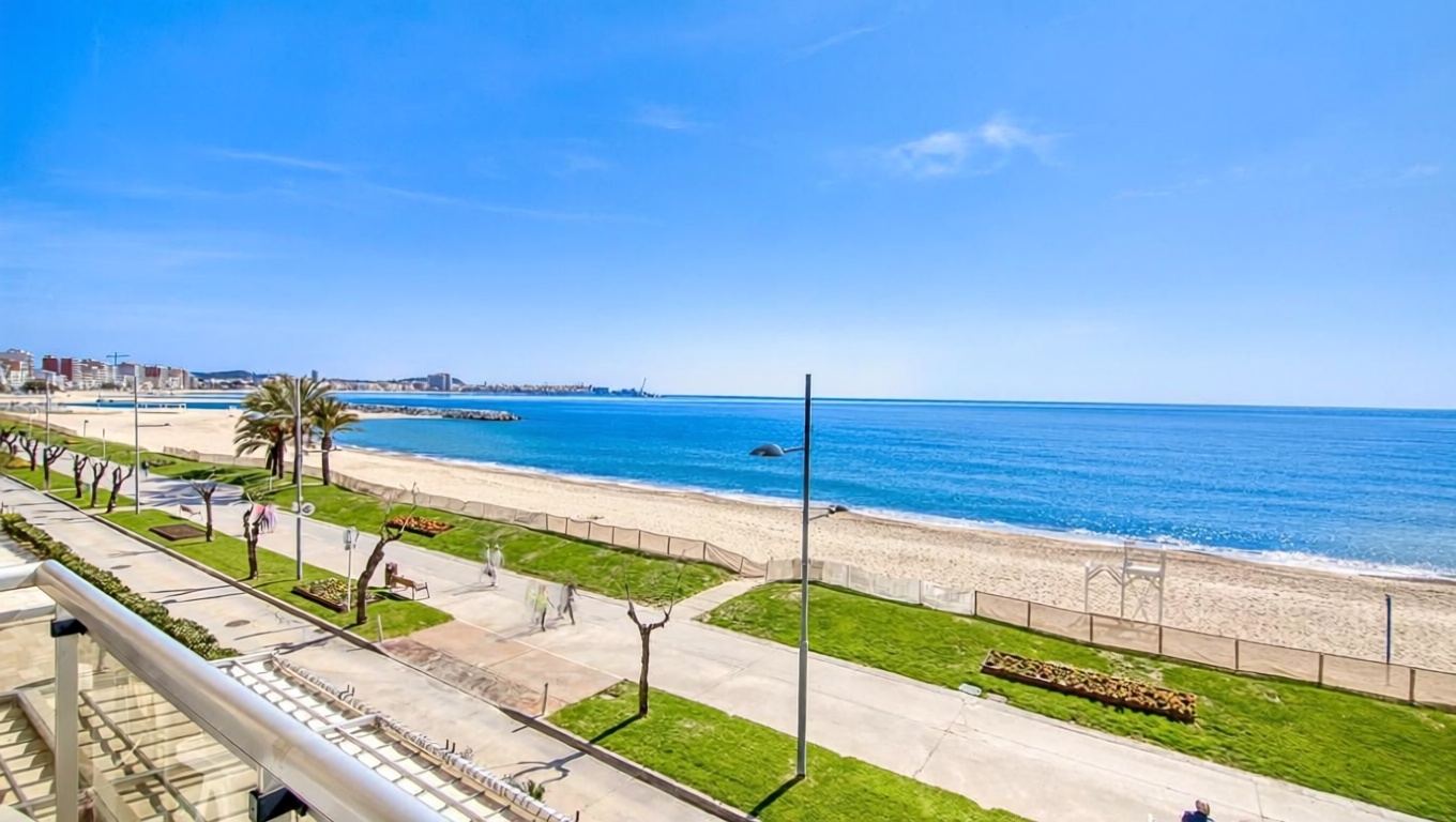 Квартира на продажу на первой линии пляжа в Sant Antoni de Calonge — Морской вид