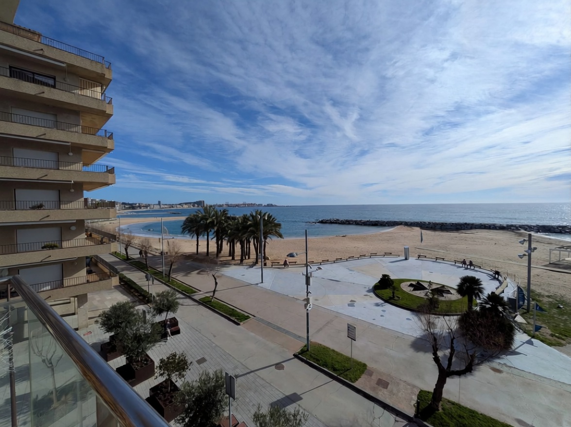Квартира на продажу на первой линии пляжа в Sant Antoni de Calonge — Морской вид