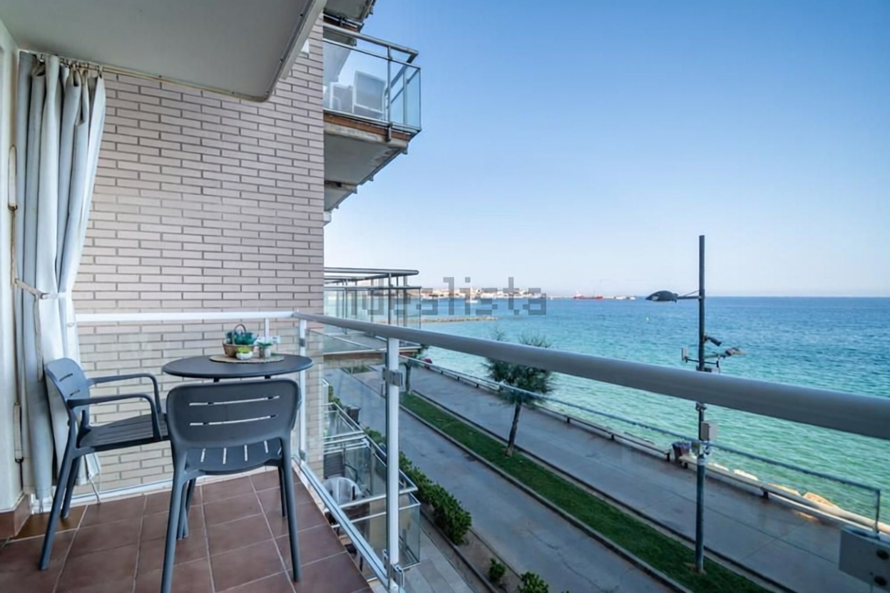 Piso en venta en primera línea de playa en Calonge