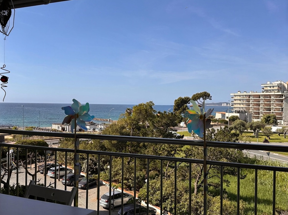 Piso en venta en primera línea de playa en Calonge