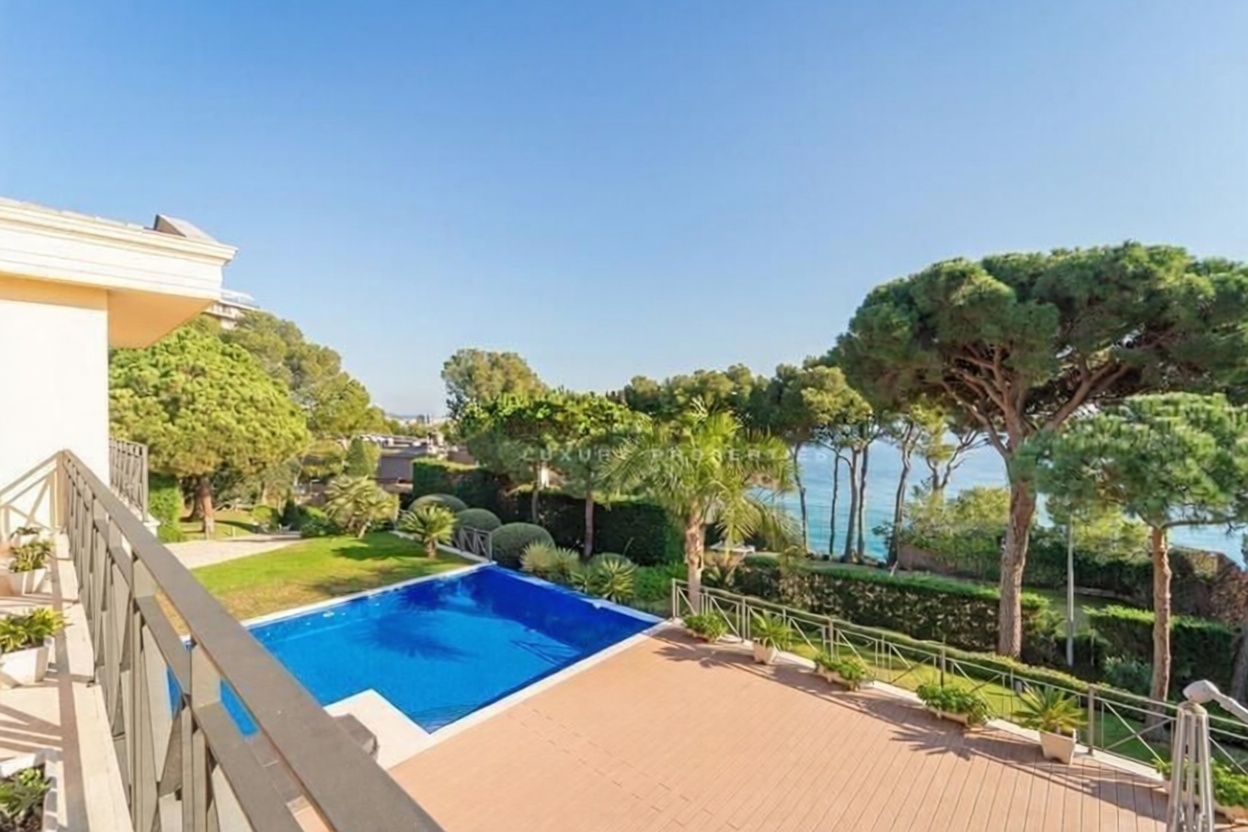Chalet en venta con acceso directo a la playa en Calonge