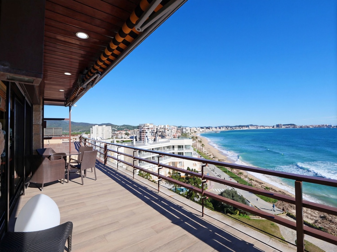 Ático en venta en primera línea de mar en Calonge