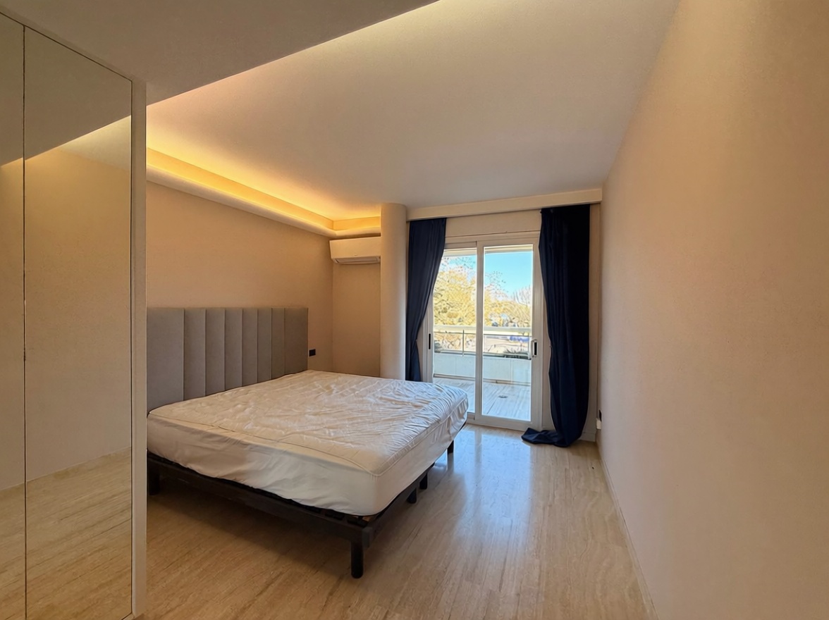 Grenier aménagé à vendre en première ligne de mer à Castell-Platja d'Aro — Chambre