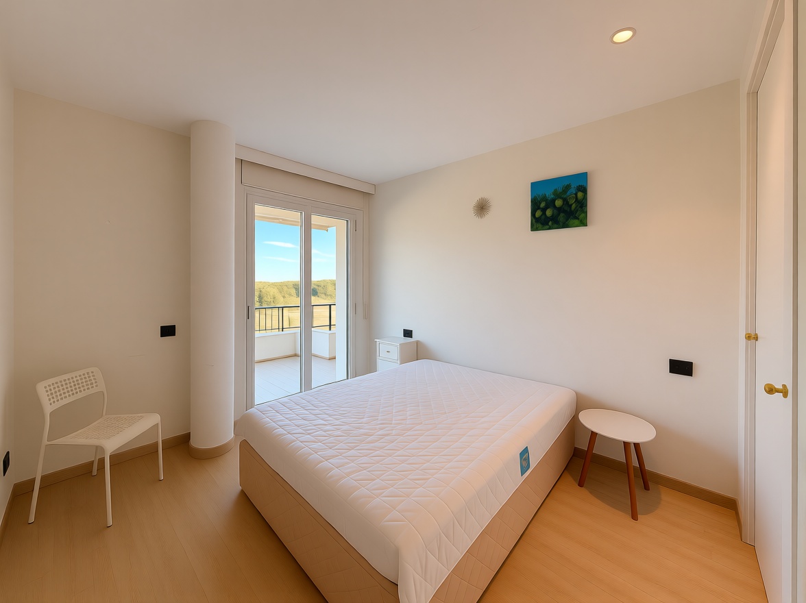 Grenier aménagé à vendre en première ligne de mer à Castell-Platja d'Aro — Chambre