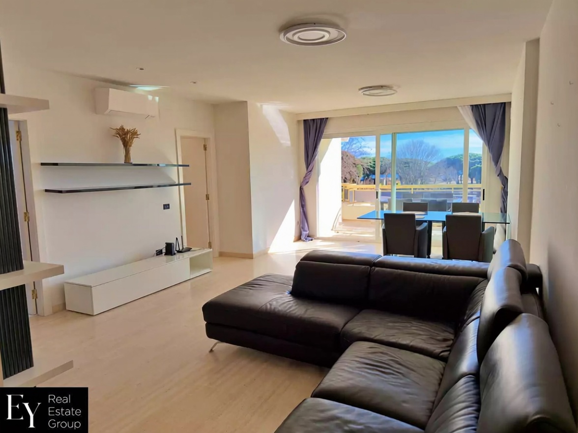 Appartement à vendre pieds dans l'eau à Castell-Platja d'Aro — Séjour