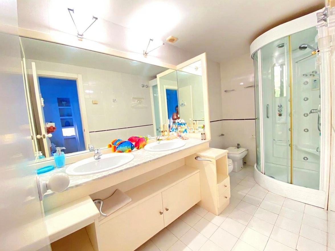 Chalet à vendre avec accès direct à la plage à Castell-Platja d'Aro — Sanitaires