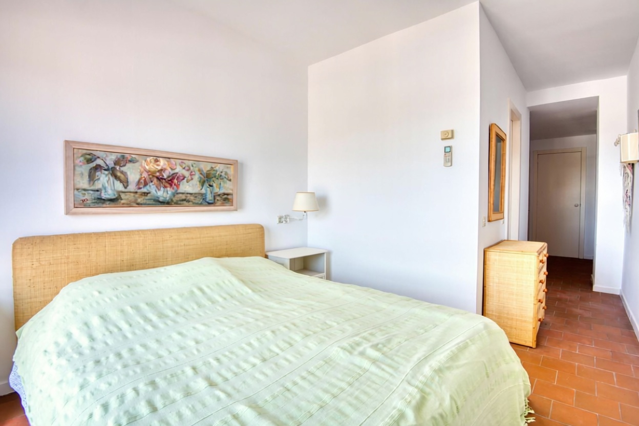 Дуплекс на продажу на первой линии пляжа в Castell-Platja d'Aro — Спальня