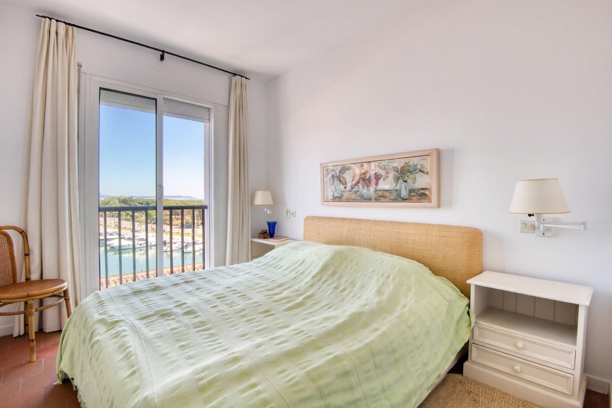 Дуплекс на продажу на первой линии пляжа в Castell-Platja d'Aro — Спальня