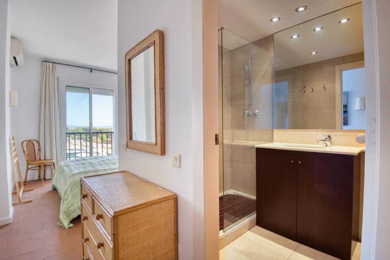 Дуплекс на продажу на первой линии пляжа в Castell-Platja d'Aro — Ванная