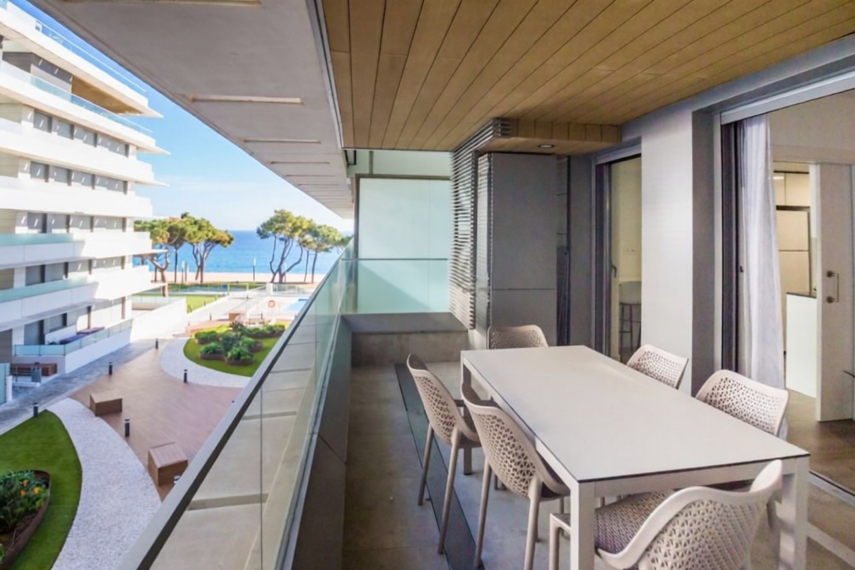 Квартира на продажу на первой линии пляжа в Castell-Platja d'Aro