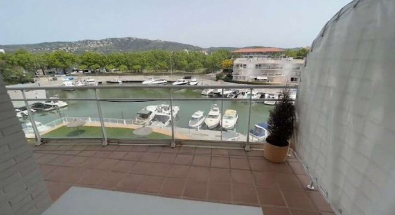 Мансарда на продажу на первой линии моря в Castell-Platja d'Aro