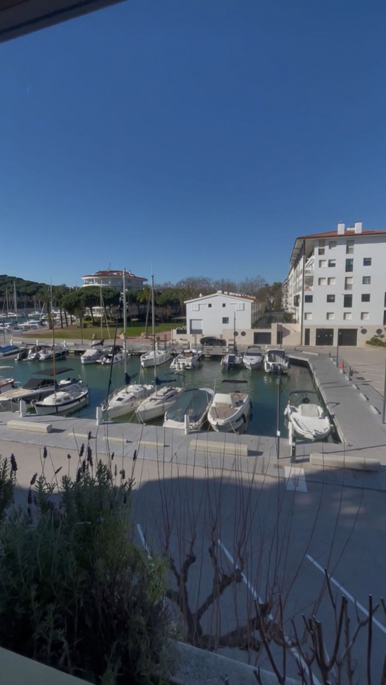 Квартира на продажу на первой линии пляжа в Castell-Platja d'Aro