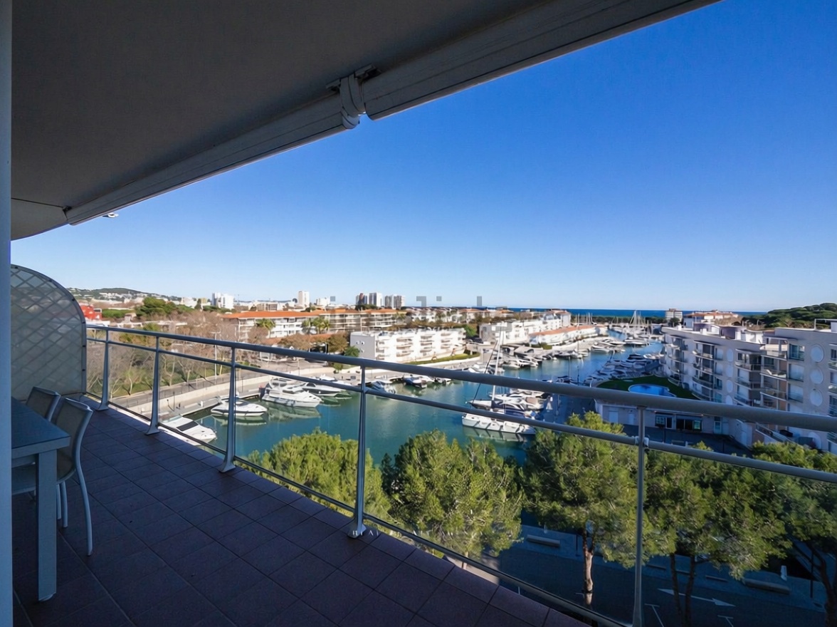 Квартира на продажу на первой линии пляжа в Castell-Platja d'Aro