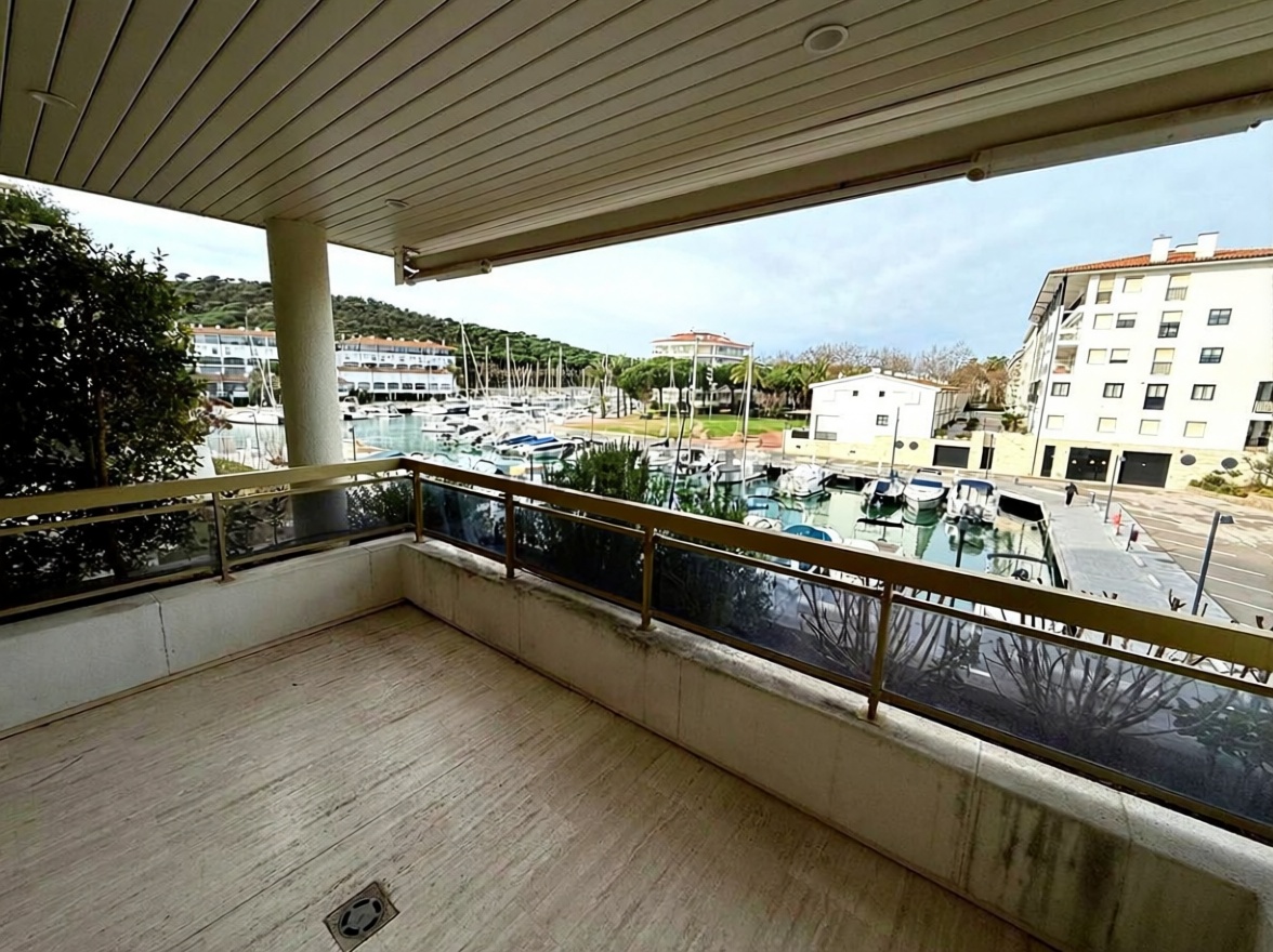 Квартира на продажу на первой линии пляжа в Castell-Platja d'Aro — Морская терраса