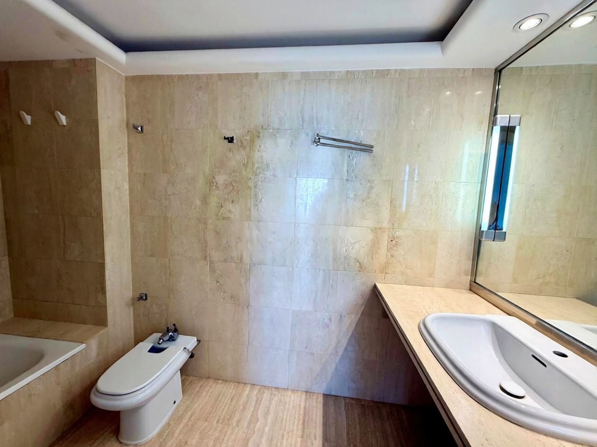 Квартира на продажу на первой линии пляжа в Castell-Platja d'Aro — Ванная