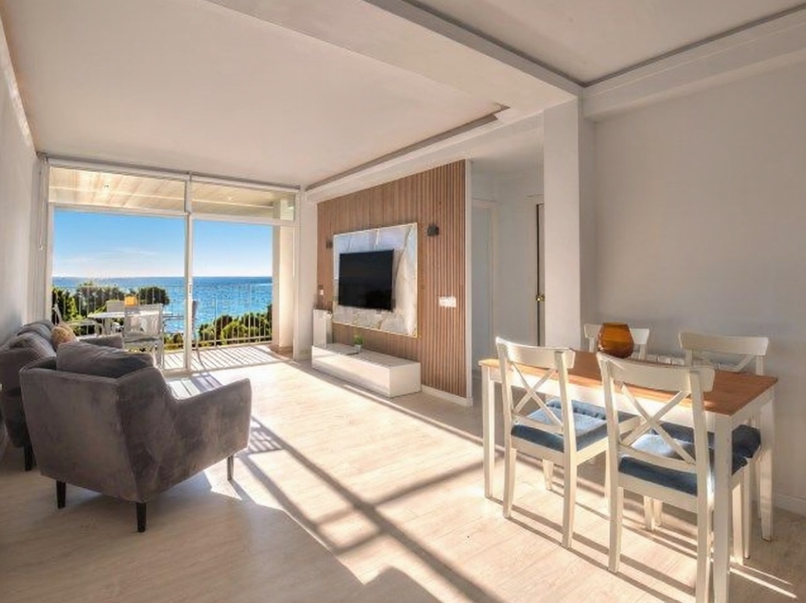 Квартира на продажу на первой линии пляжа в Castell-Platja d'Aro — Гостиная