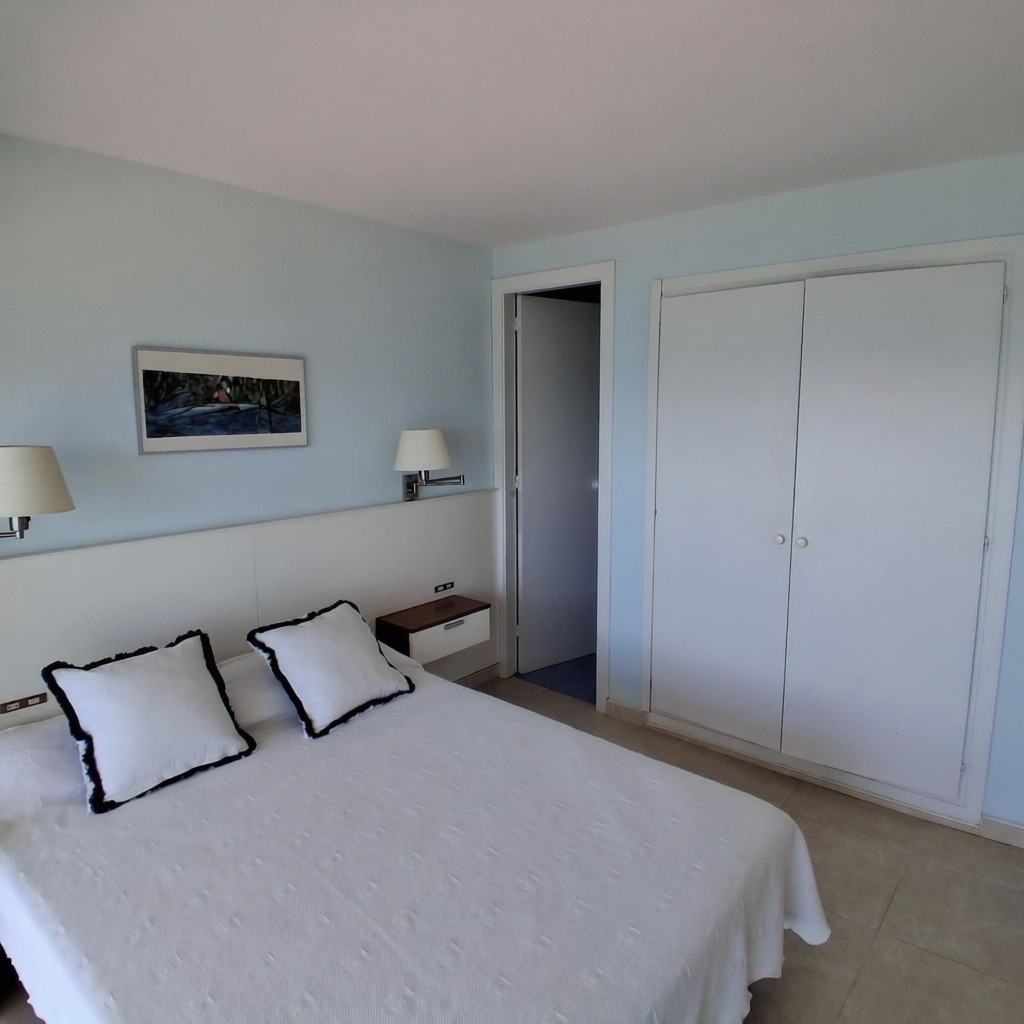 Дуплекс на продажу на первой линии пляжа в Castell-Platja d'Aro — Спальня