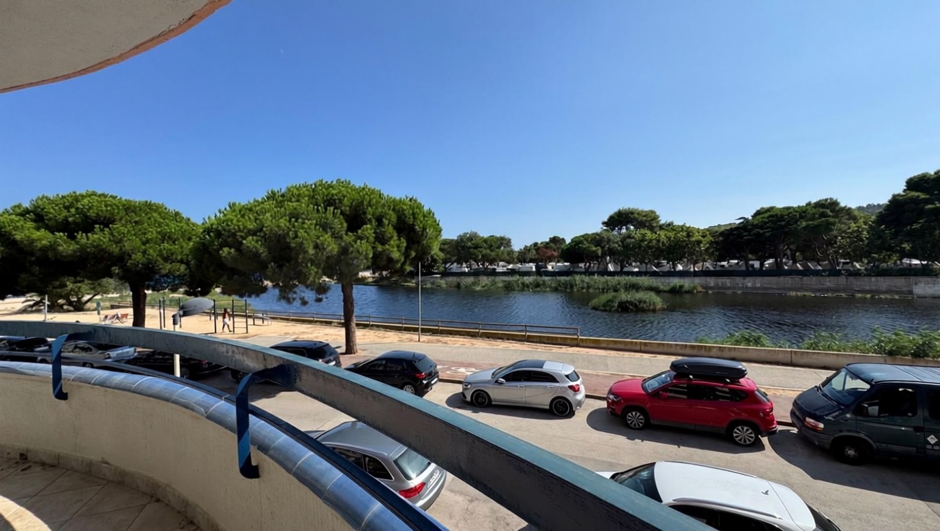 Квартира на продажу на первой линии пляжа в Castell-Platja d'Aro — Морской вид