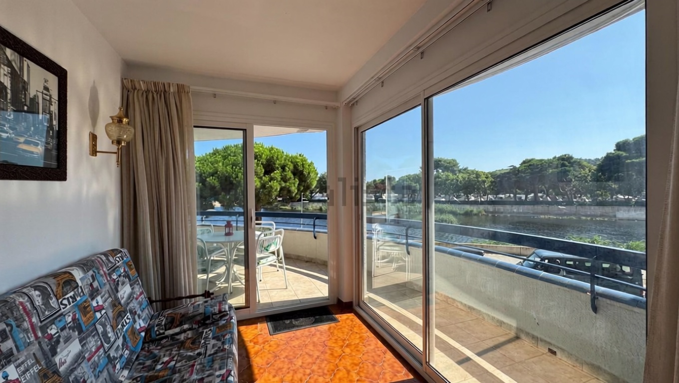 Квартира на продажу на первой линии пляжа в Castell-Platja d'Aro — Гостиная