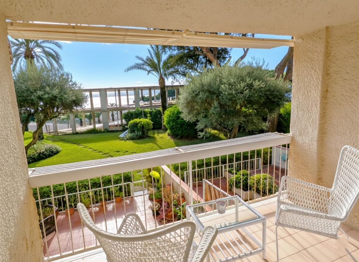 Квартира на продажу на первой линии пляжа в Castell-Platja d'Aro