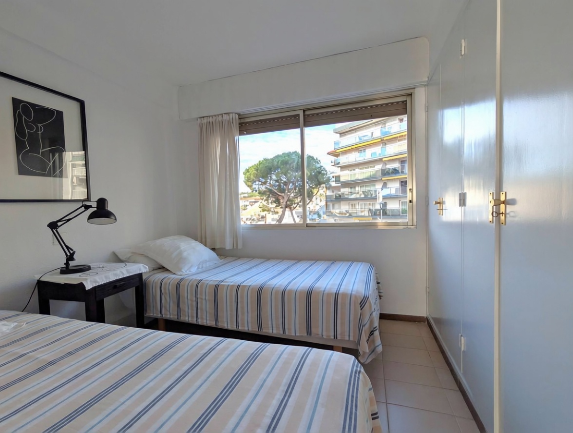Квартира на продажу на первой линии пляжа в Castell-Platja d'Aro — Спальня