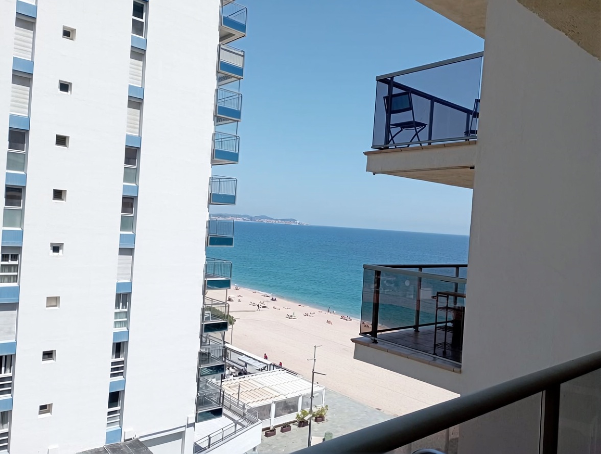 Квартира на продажу на первой линии пляжа в Castell-Platja d'Aro