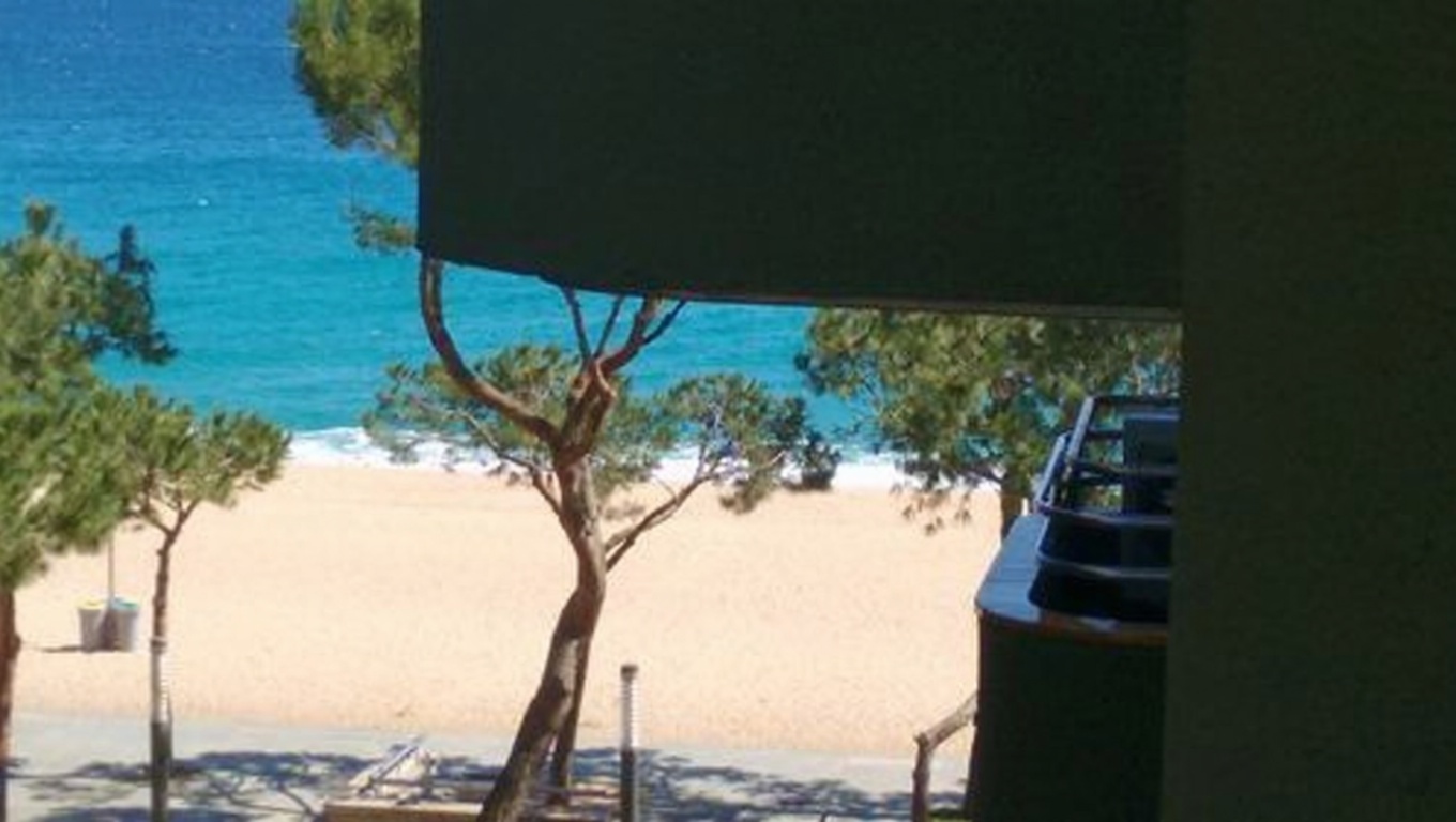 Квартира на продажу на первой линии пляжа в Castell-Platja d'Aro