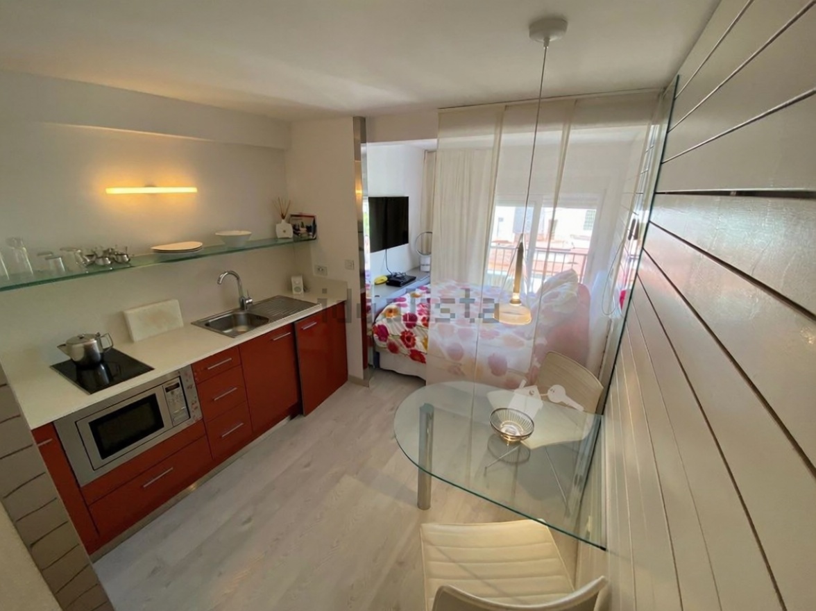 Студия на продажу на первой линии пляжа в Castell-Platja d'Aro — Кухня