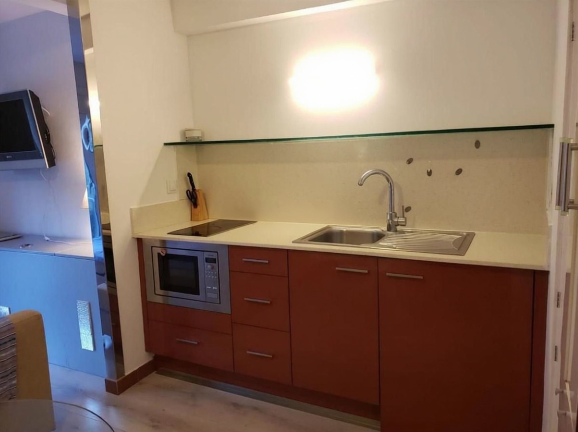 Студия на продажу на первой линии пляжа в Castell-Platja d'Aro — Кухня