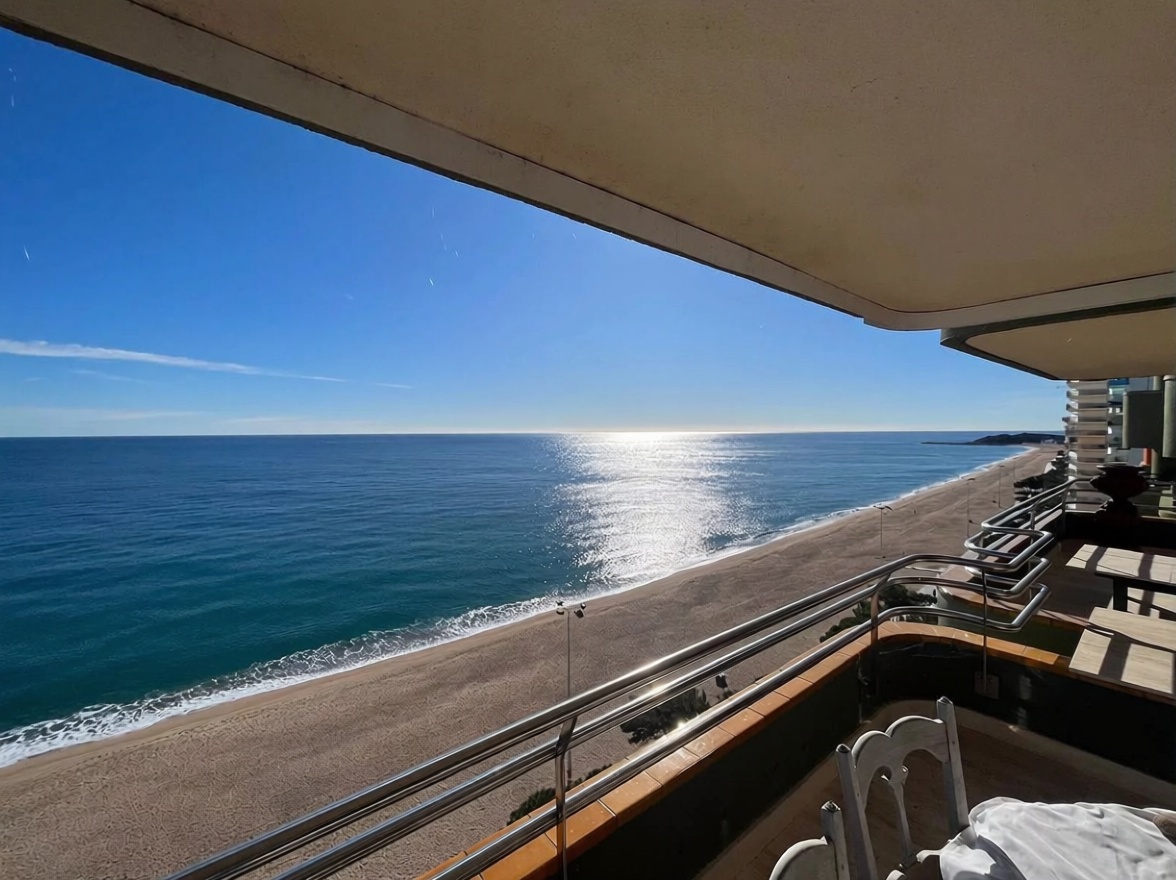 Мансарда на продажу на первой линии моря в Castell-Platja d'Aro — Морская терраса